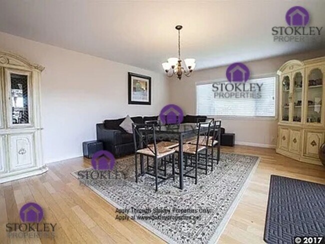 Building Photo - 1393 Schiller Ct