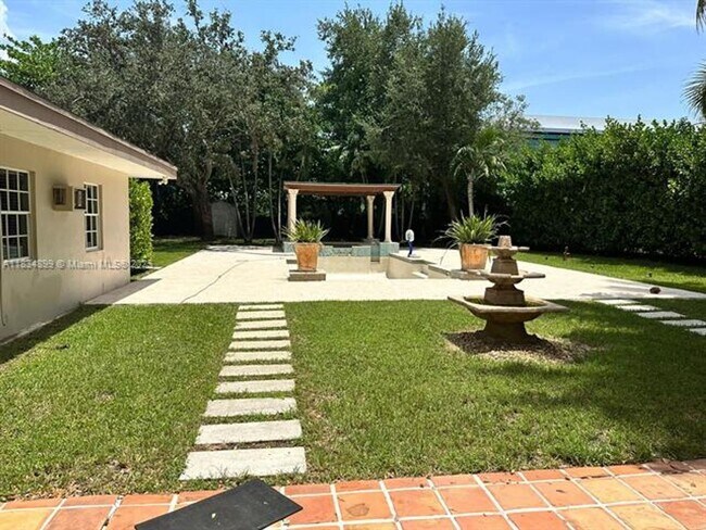 Foto del edificio - 8755 SW 96th St