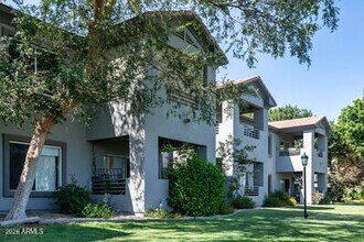 Building Photo - 7401 W Arrowhead Clubhouse Dr