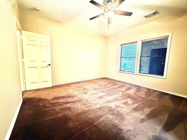 Foto del edificio - 3040 Bayshore Dr