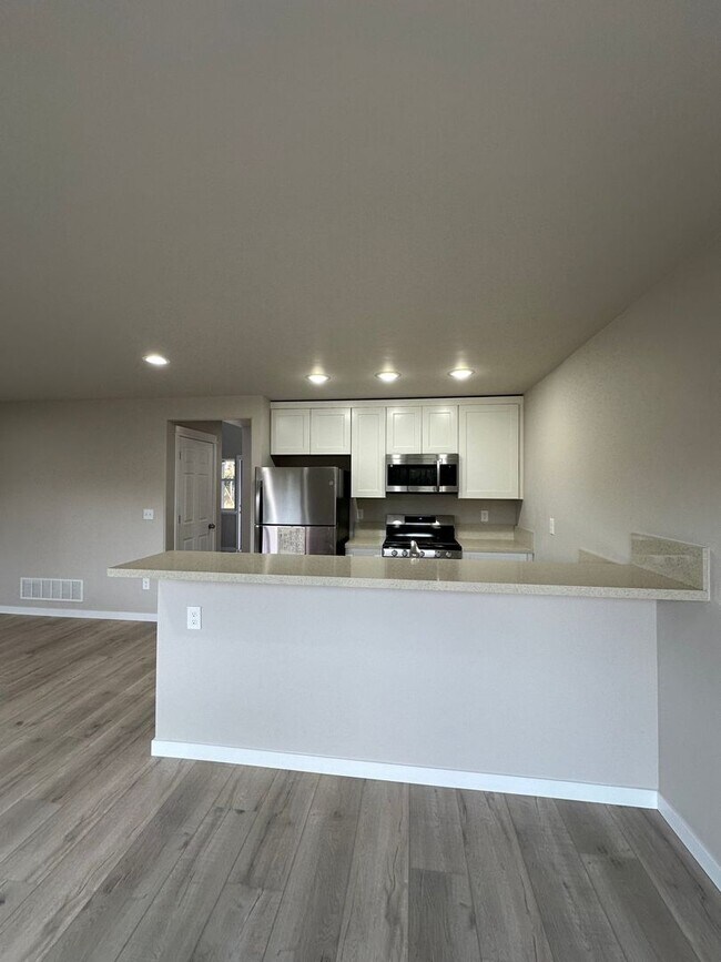 Foto del edificio - 2251 Ridgewood Dr