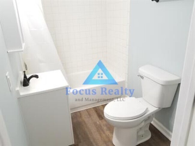 Foto del edificio - 132 Lake St