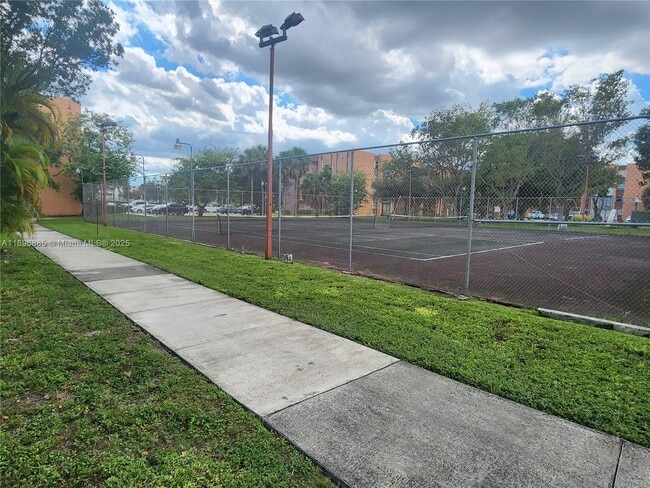 Foto del edificio - 9420 W Flagler St