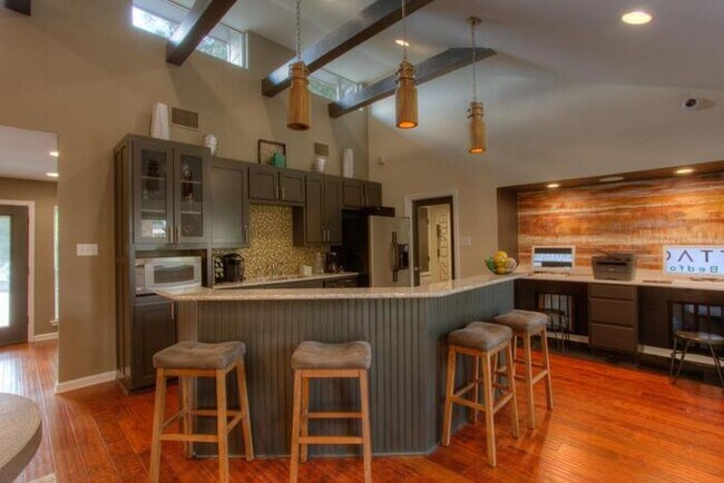 Foto del edificio - 2000 Park Pl Blvd