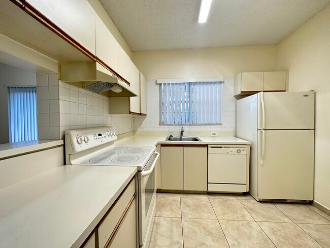 Building Photo - 631 Cypress Lake Blvd