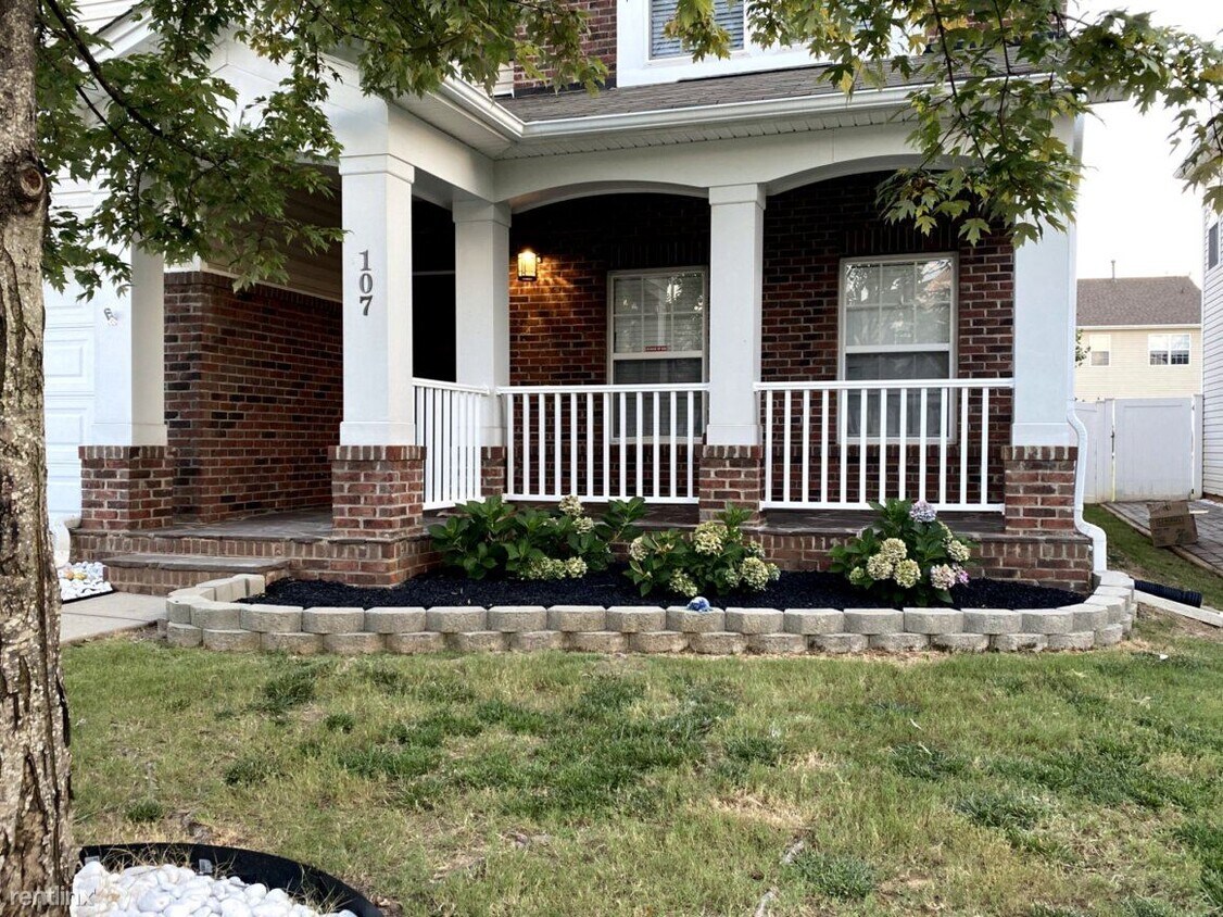 4 br, 2.5 bath House 107 Glade Valley Ave House for Rent in