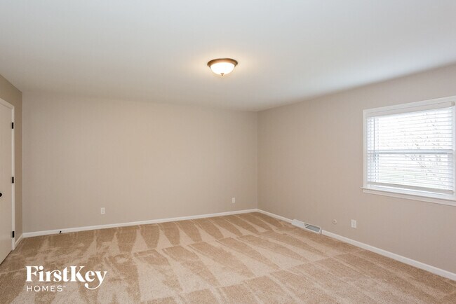 Building Photo - 10728 Lakeshore Dr W