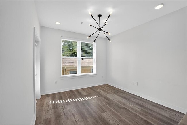 Building Photo - 525 Parkway Dr NE