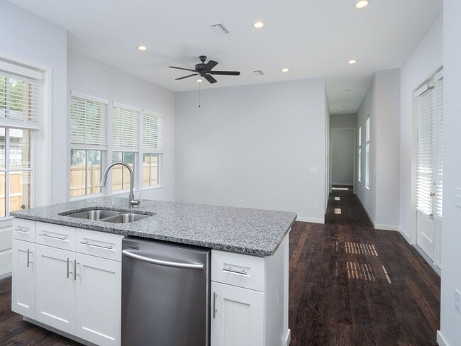 Photo - Thelma Lane - Luxury 3 Bedroom House