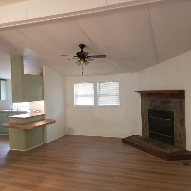 Pass through Kitchen - 2320 Delmar Rd