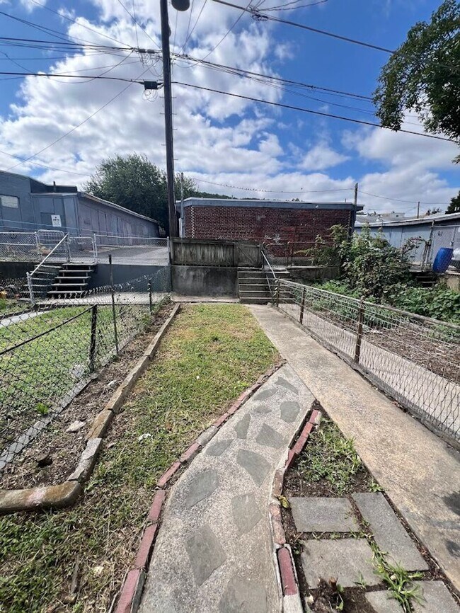 Foto del edificio - 1266 Muhlenberg St