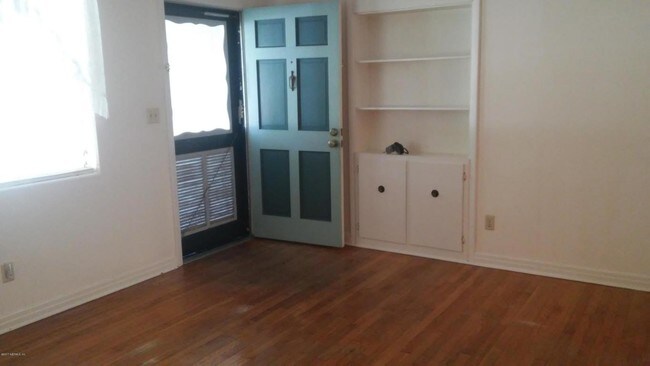Foto del edificio - 5545 Moret Dr E