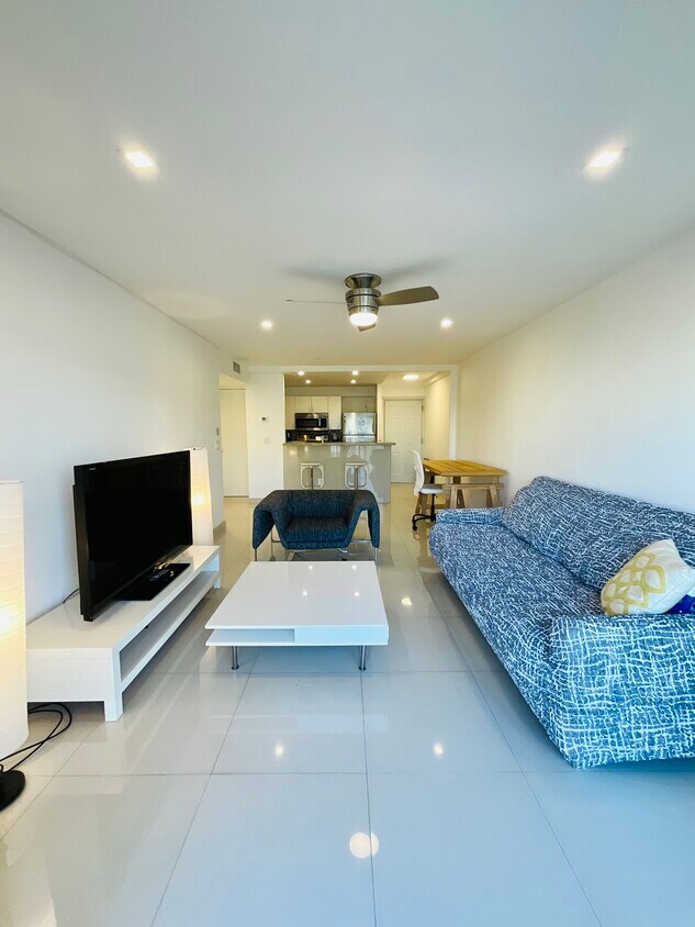 Foto principal - 3545 NE 167th St