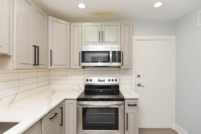 Building Photo - 1301 Estes