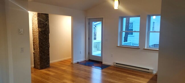 Building Photo - 321 N Fulton St