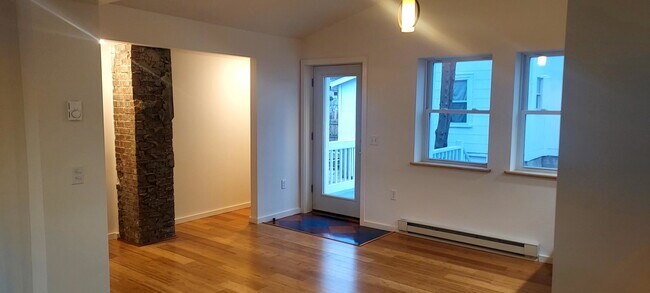 Foto del edificio - 321 N Fulton St