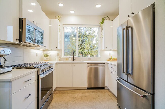 Foto del edificio - Modern Living in the Heart of Richmond, Just Blocks from Division Street This Home will not last ...
