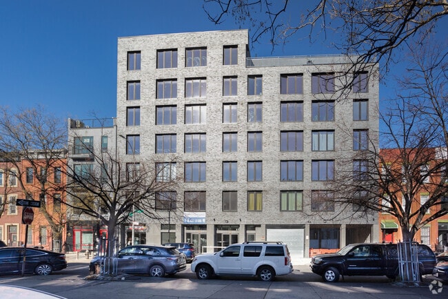 Building Photo - 15 Somers St