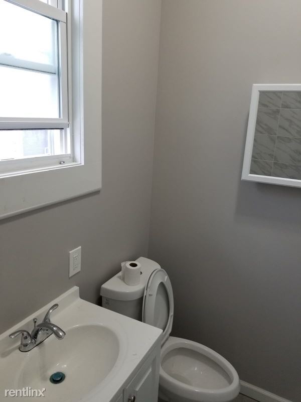 Building Photo - 3 br, 1 bath Apartment - 14 Smith St