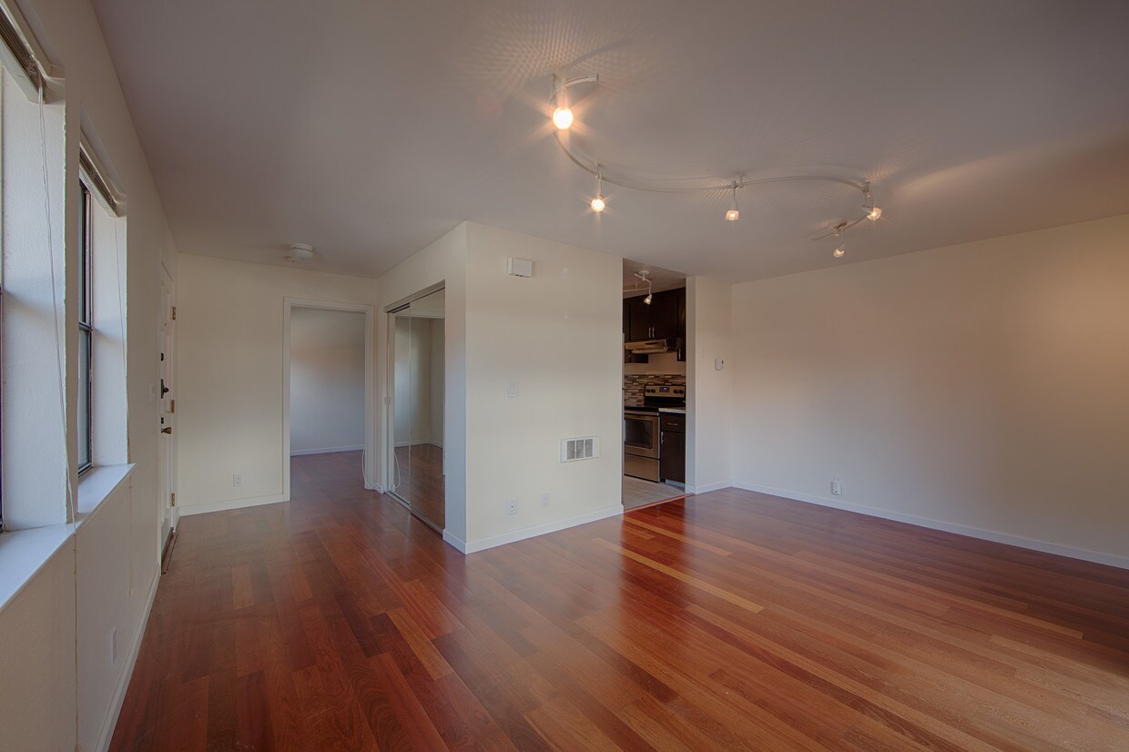 Living Room - 566 Vista Ave