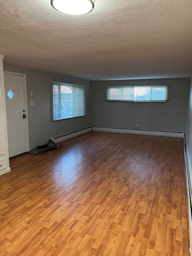 living room - 2938 W 42nd Ave