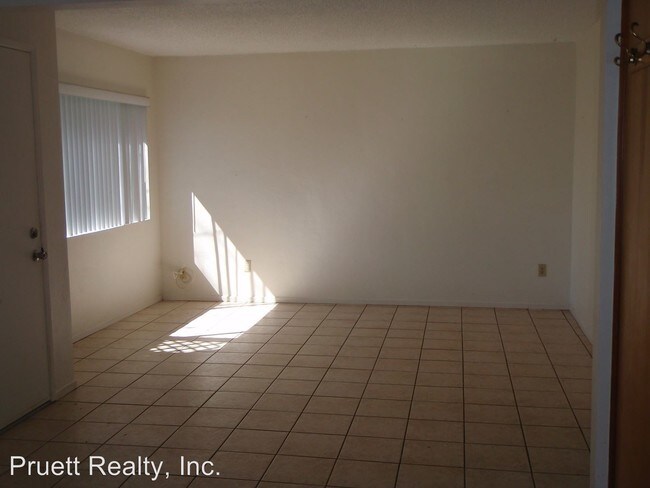Building Photo - 4757 Bermuda Ave