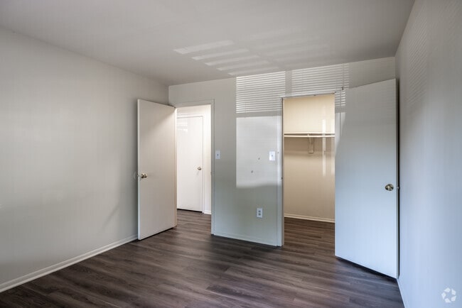 2 habitaciones, 1 baño - 880 pies cuadrados - Dormitorio principal - Treetops