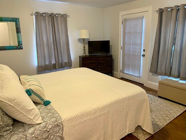 Foto del edificio - 401-403 E Duffy St