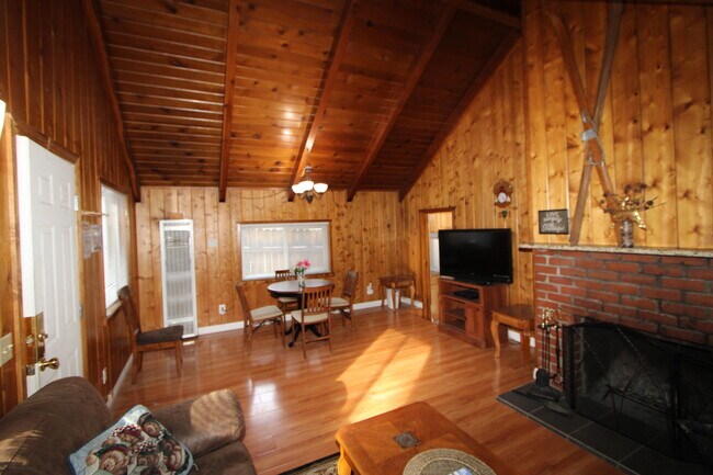 Foto del edificio - 41656 Brownie Ln