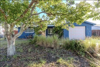 Building Photo - 3628 Holiday Lake Dr