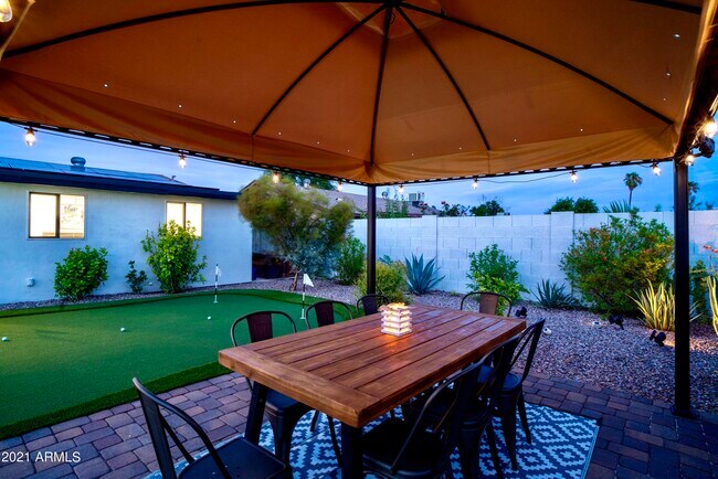 Building Photo - 3429 E Poinsettia Dr