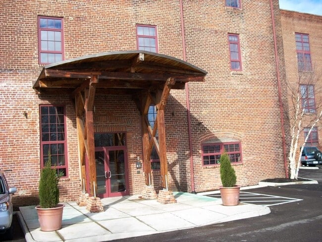 1 BR / 1 BA Fabulous, One Bedroom in Manchester, Available June 1st! - 1 BR / 1 BA Fabulous, One Bedroom in Manchester, Available June 1st! Apartment