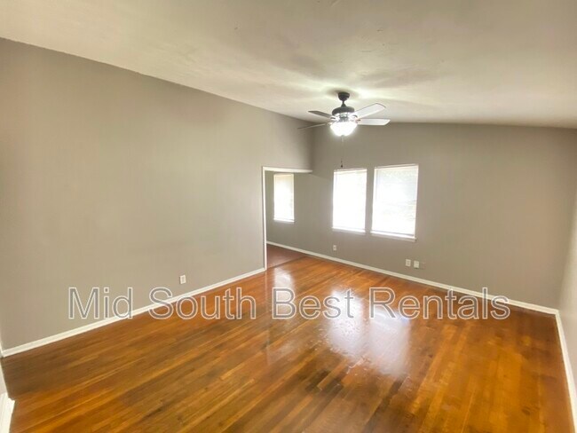 Foto del edificio - 3082 Bluffdale St