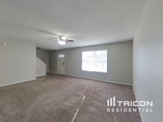 Building Photo - 29 Meadow Creek East Boulevard Whiteland IN