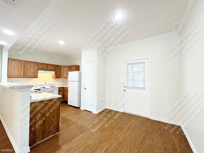 Building Photo - 3 br, 2 bath Townhome - 5007 Summit Wood 1 1