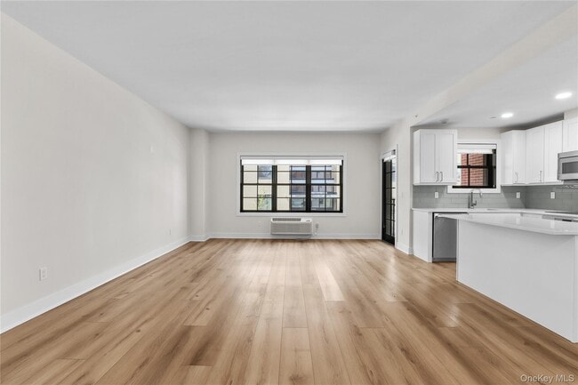 Building Photo - 11 Purdy St