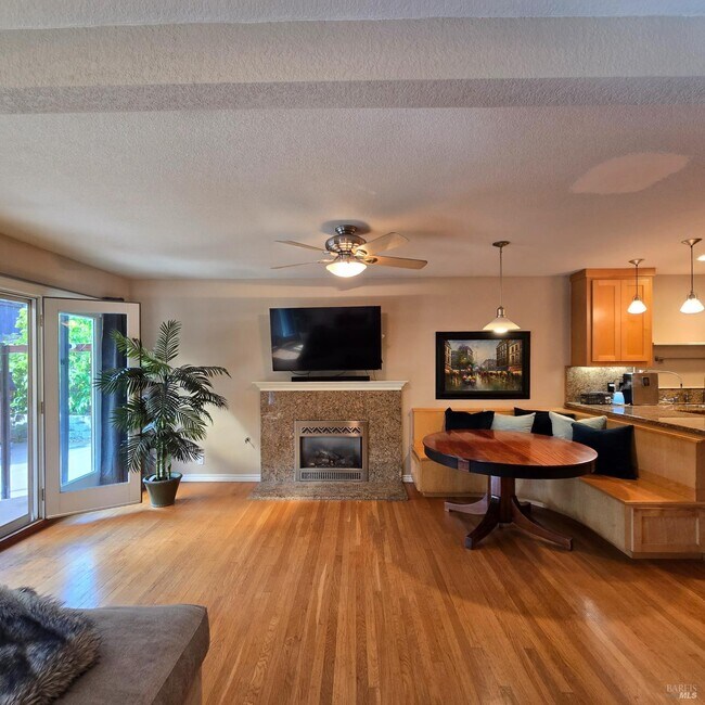 Building Photo - 480 Meadowview Dr