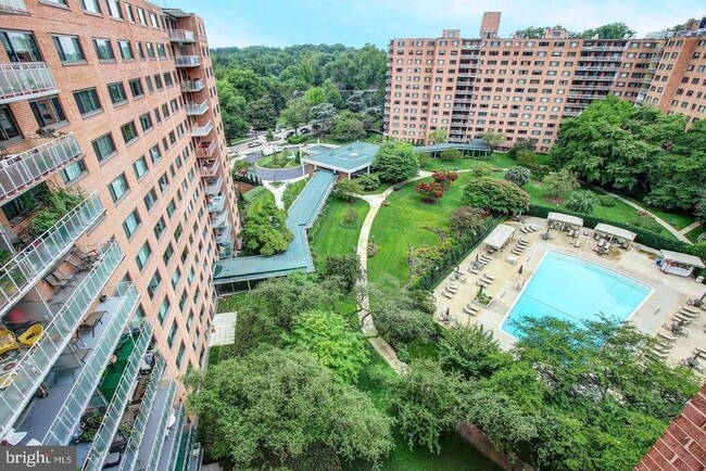 Foto del edificio - 4201 Cathedral Ave NW