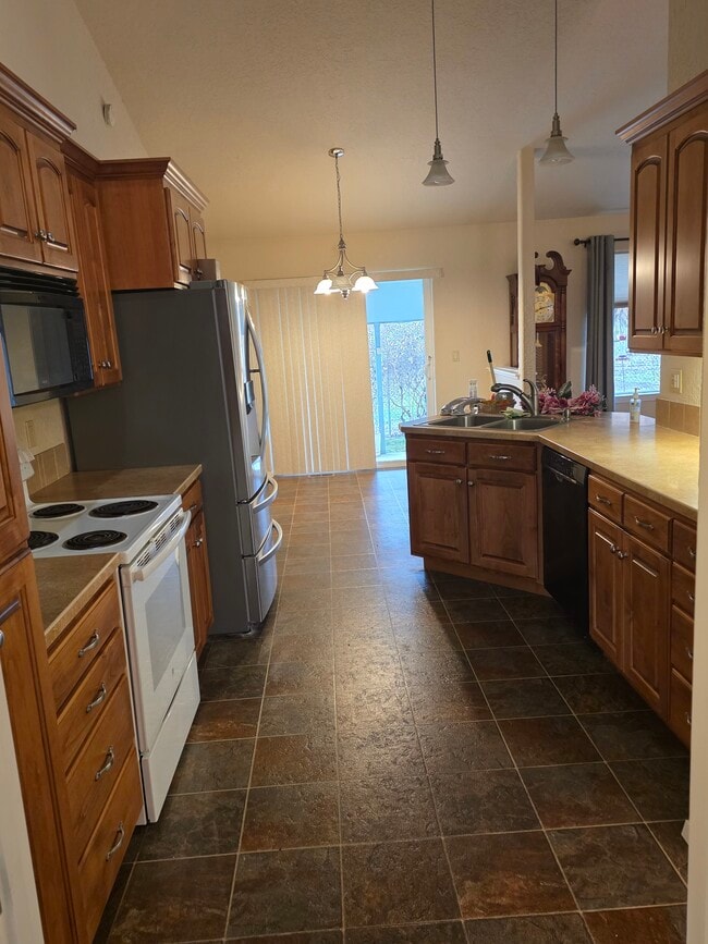 Building Photo - 208 Sunset Ln