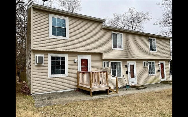 Foto del edificio - 2064 Mineral Spring Ave