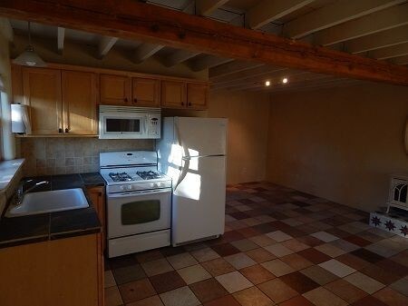 Building Photo - 1413 Camino Sierra Vista Unit B