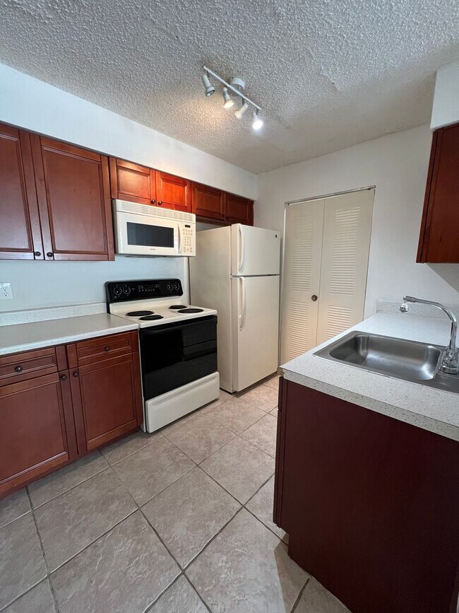Foto del edificio - 1 BEDROOM 1 BATHROOM AVAILABLE FOR RENT (M...