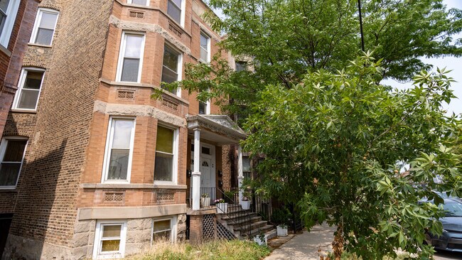 Foto del edificio - 3510 N Ashland Ave
