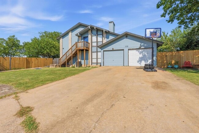 Building Photo - 2106 Lamplight Village Cir