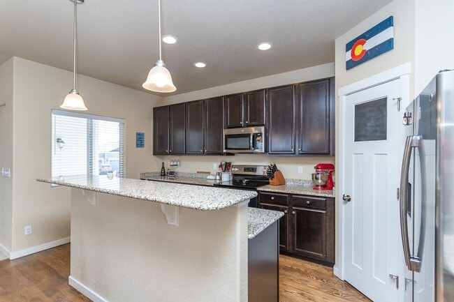 Building Photo - Immaculate 3-Story Home | Comfort, Space & Seasonal Perks!