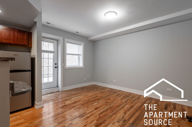 Foto del edificio - 556 W Arlington Pl