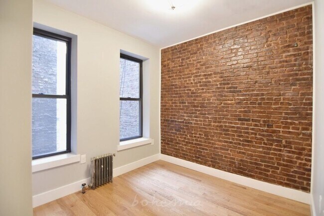 Building Photo - 121 Vermilyea Avenue