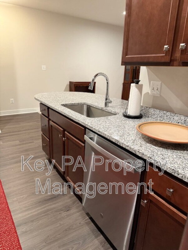 Foto del edificio - 659 Thomas Penn Dr