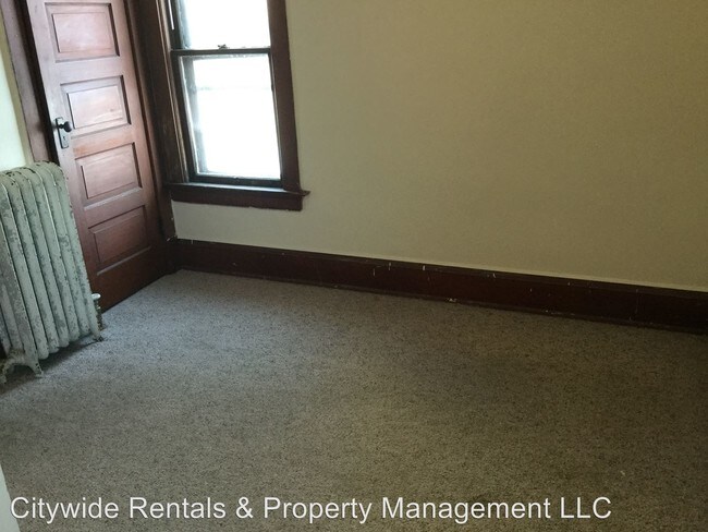Foto del edificio - 3210-3212 N Holton St