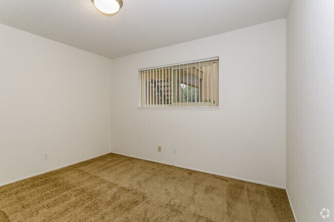 2HAB, 1BA - 908SF - The Drake and Anderson Court